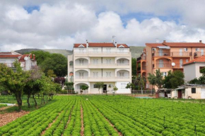 Apartment Seget Donji 10023a
